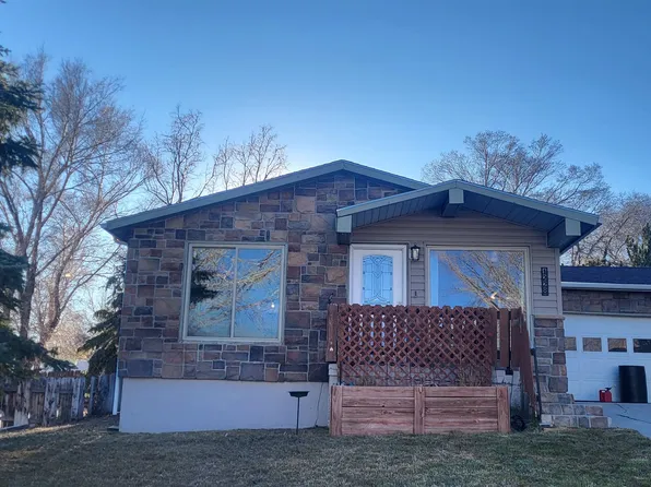 1228 Perrine St, Rawlins, WY 82301