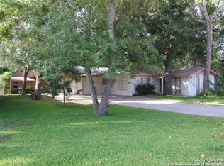 601 Monticello Cir, Devine, TX 78016