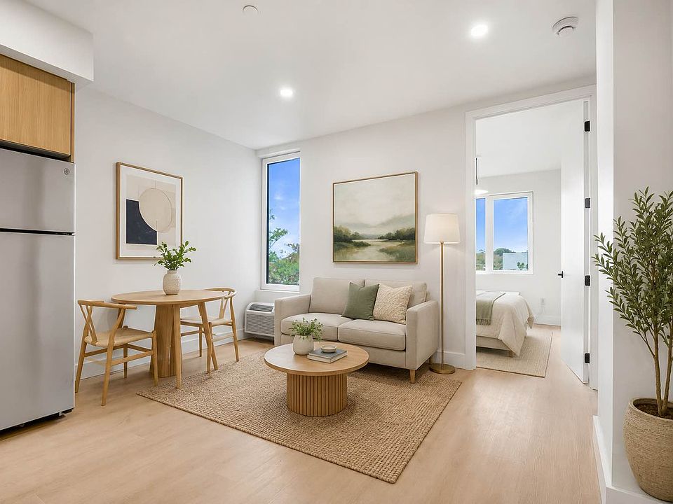 1st image of 102 E 53rd St #3B