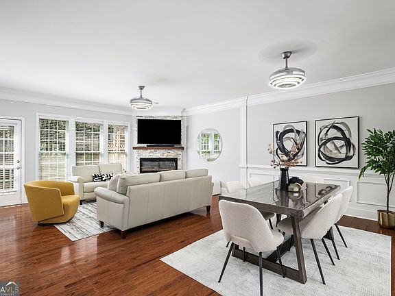 2nd image of 2872 Overlook Way NE