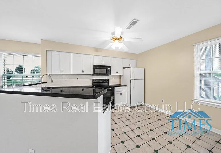 1101 Lexington Way — Photo 5
