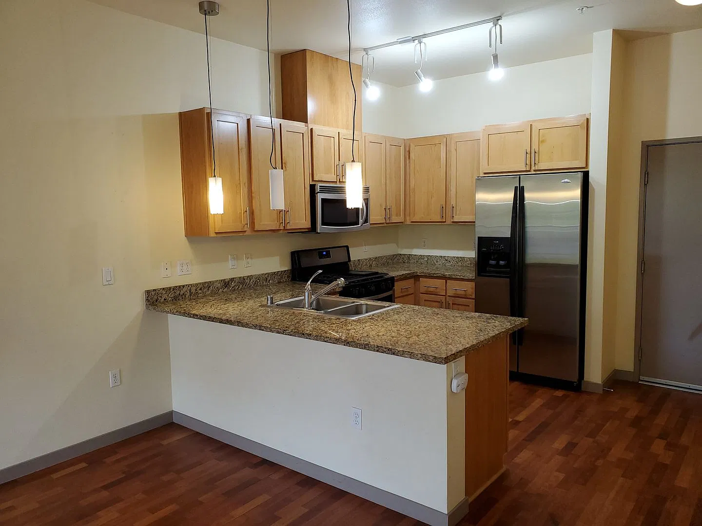 Live by the Lake in the Heart of Downtown Kirkland! — Photo 3