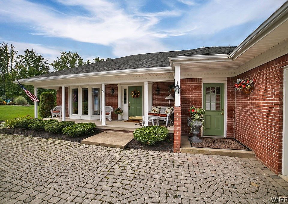 1st image of 60 Willowbrook Dr