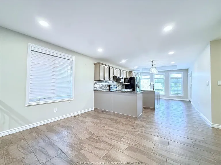170 Diane Cres — Photo 6