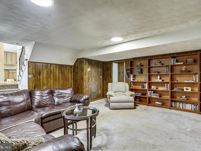15602 Bondy Ln — Photo 2