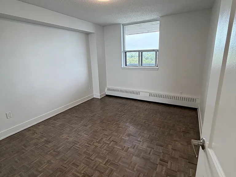 147 Wellington St W #606 — Photo 8