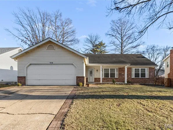1316 Westbrooke Terrace Dr, Ballwin, MO 63021