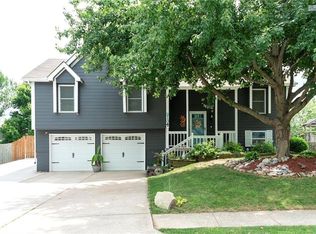 213 SE Bristol Dr, Lees Summit, MO 64063