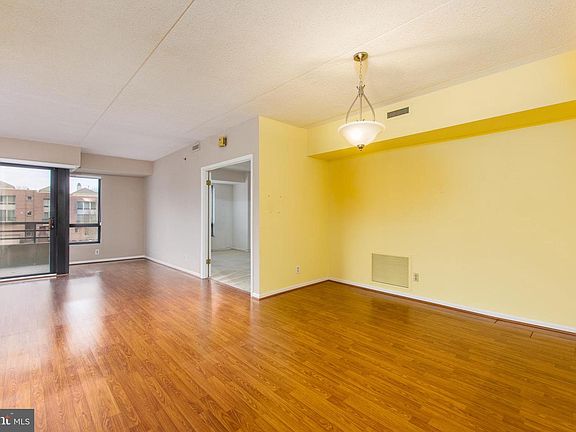 5th image of 1100 Lovering Ave APT 214