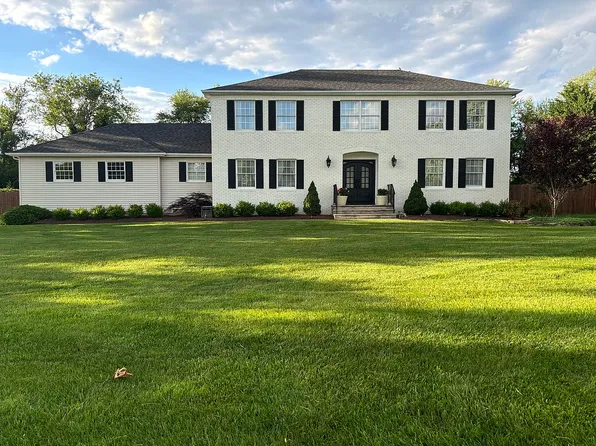 74 Desai Ct, Freehold, NJ 07728