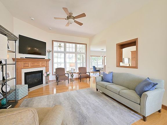 4th image of 830 Forrest Ridge Dr