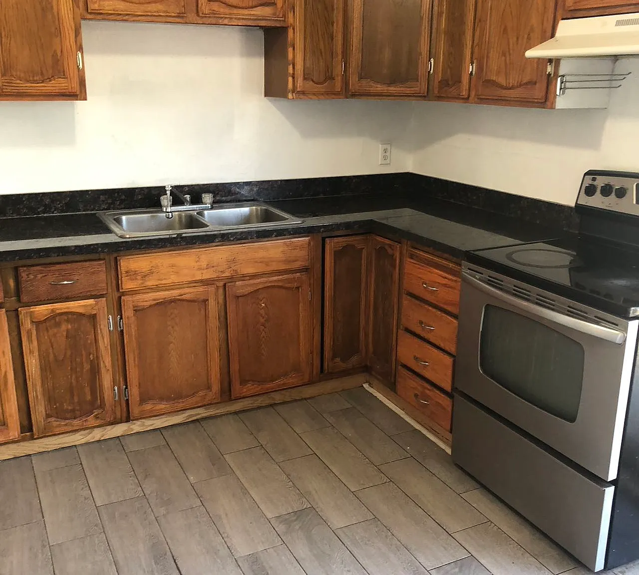 5 bed, 1800 sqft, $2,700 — Photo 2