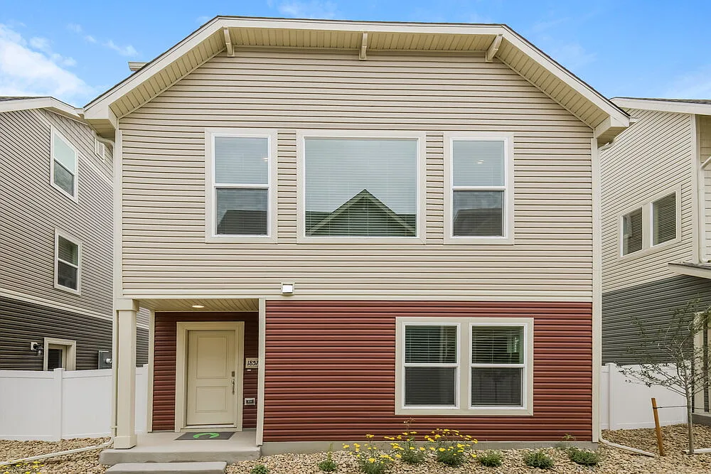 4 bed, 3.0 bath, 1595 sqft, $2,970 — Photo 1