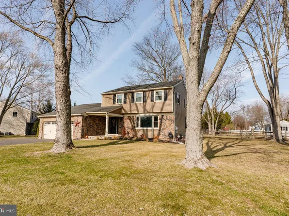 2288 Bramble Gate Dr, Hatfield, PA 19440