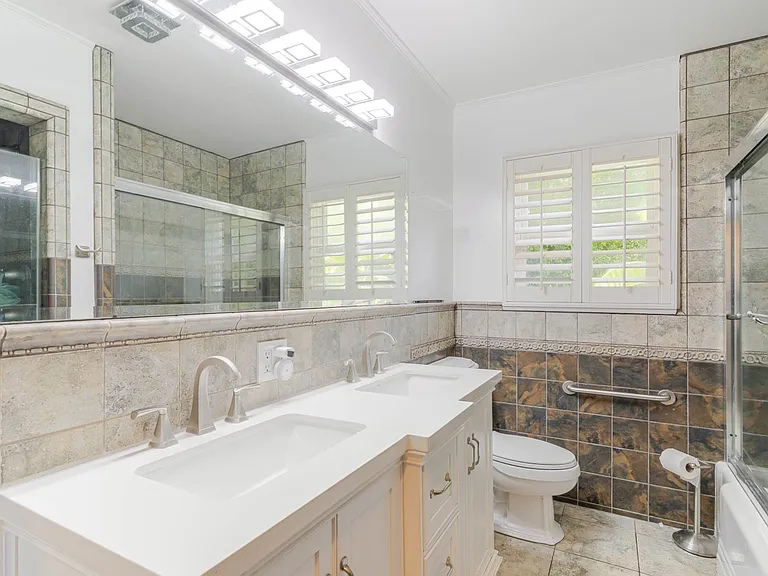 660 Woodbury Rd — Photo 17