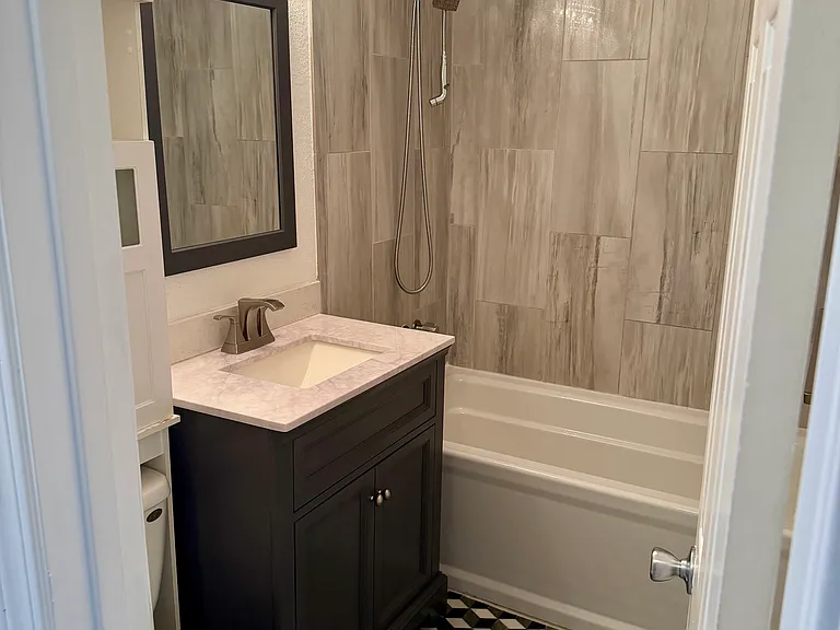 Updated Bathroom w/Natural Stone Geometric Floor.