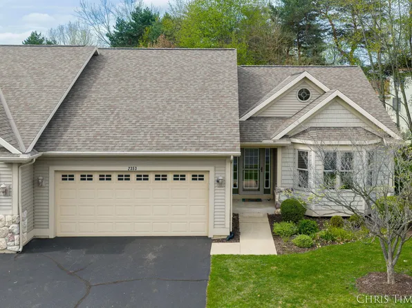 2353 Valarie Dr, Zeeland, MI 49464