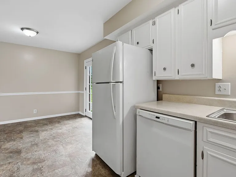 758 McPherson Dr — Photo 13