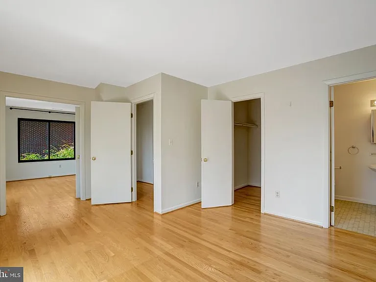203 W Glendale Ave — Photo 58