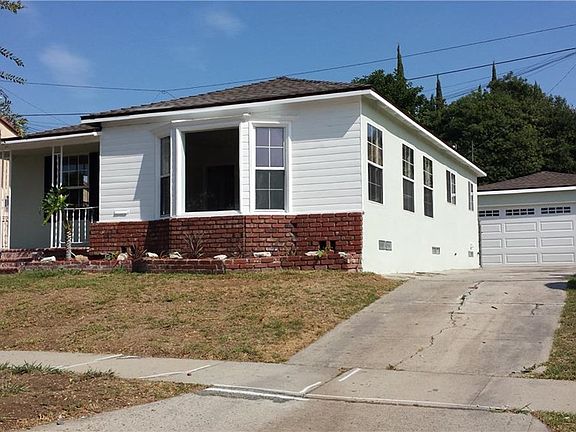 3rd image of 11138 S Manhattan Pl
