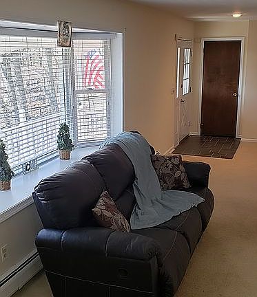 5-Front Foyer into Living Rm