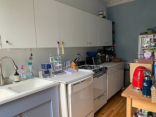 4th image of 228 Saint Johns Pl #2