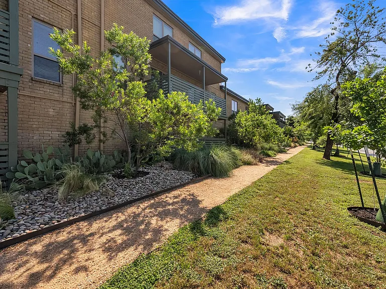 Oak Park Apartments — Photo 45