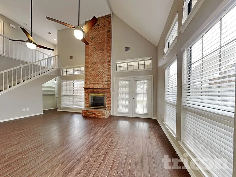 2115 Fawn Ridge Trl — Photo 2
