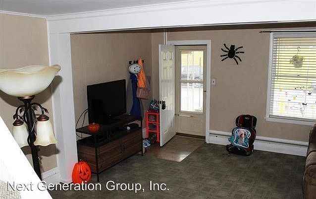 2nd image of 33 W 3rd St