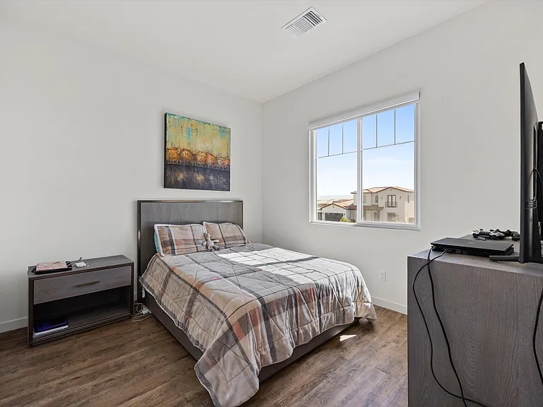 815 Gilsum Ct — Photo 22