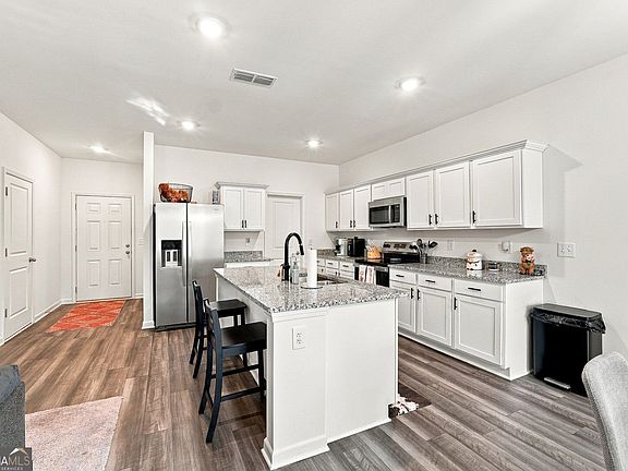 4th image of 77 Gillis Ln