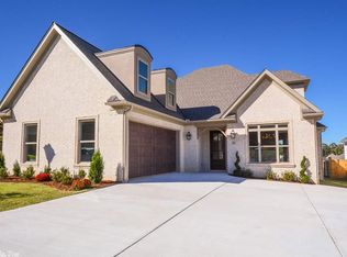 26 Belles Fleurs Cir, Little Rock, AR 72223