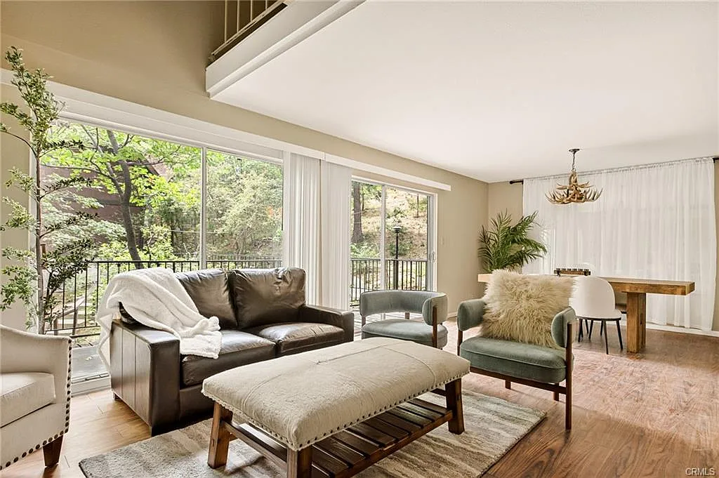 3 bed, 2.5 bath, 1987 sqft, $2,400 — Photo 2