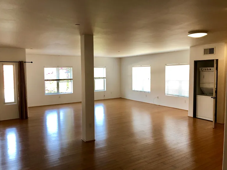 255 W 7th St #6 — Photo 1