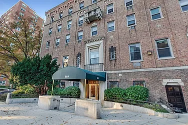 689 Ft Washington Avenue in Hudson Heights