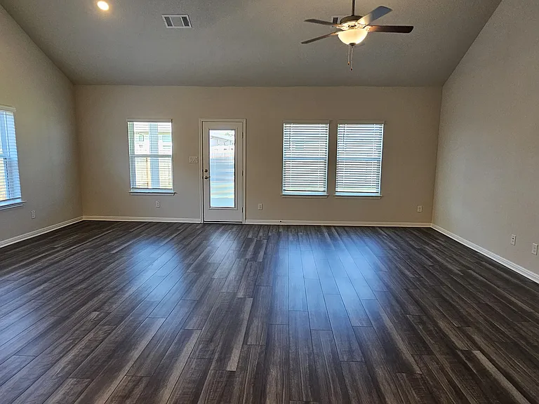 117 Greenspire Ln — Photo 12