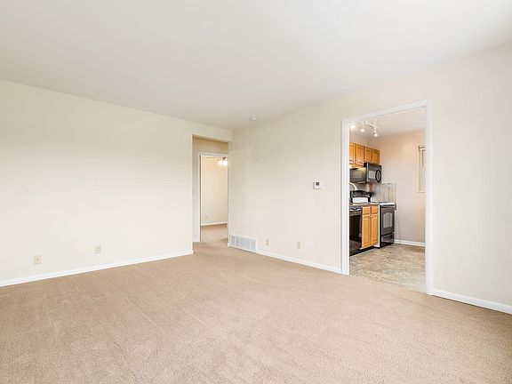 4th image of 4219 Indianola Ave #D