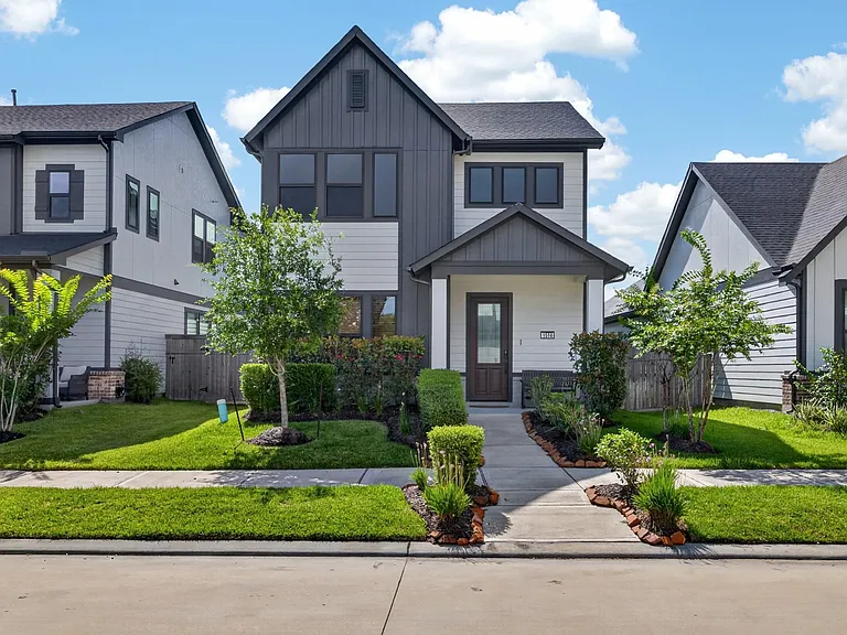 1514 Park Path Dr — Photo 1