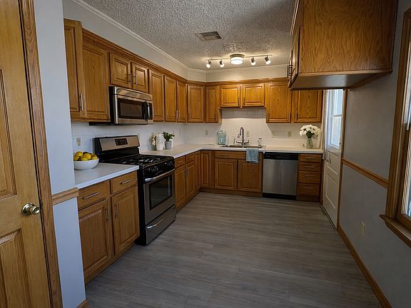 4th image of 4025 NW 24th St