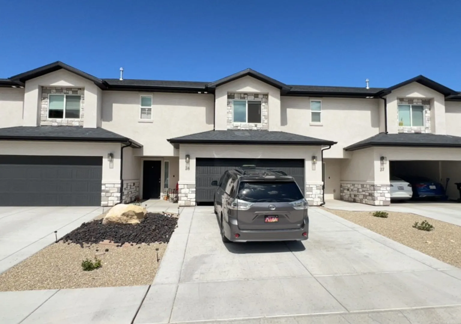 Looks Almost Brand New Townhome! In Fiddlers Canyon! — Photo 1