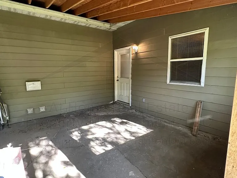 821 Court St #B — Photo 23