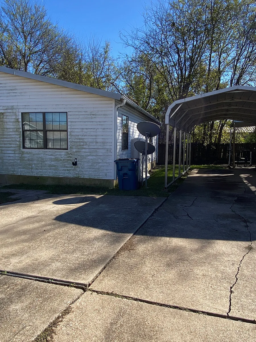Building Photo - 614 Benton St #A