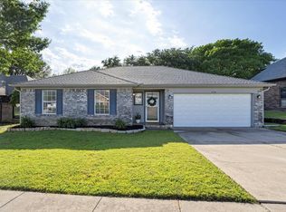 7116 Summerset Dr, Benbrook, TX 76126