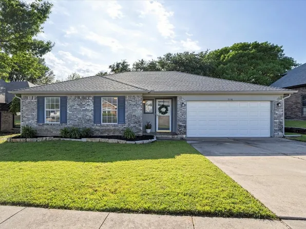 7116 Summerset Dr, Benbrook, TX 76126