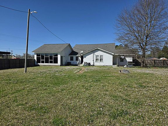 2nd image of 40062 Hamilton Rd