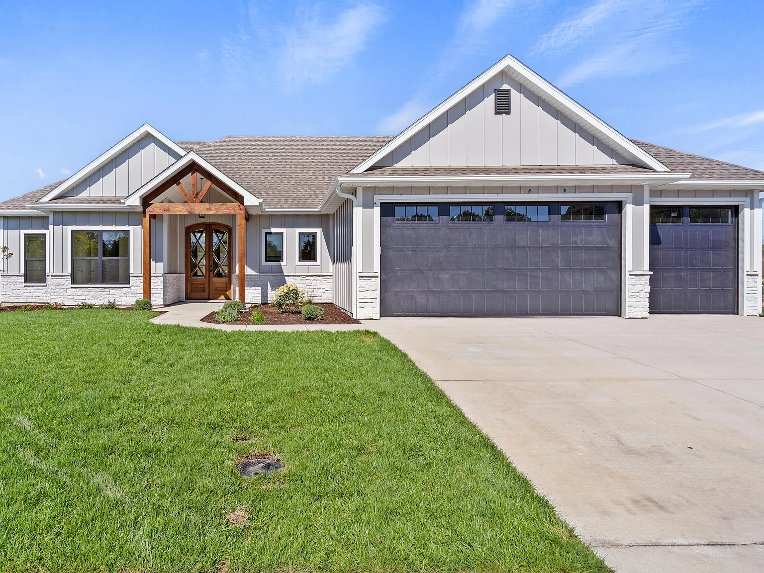 3 bed, 2.5 bath, 1845 sqft, $4,500 — Photo 3