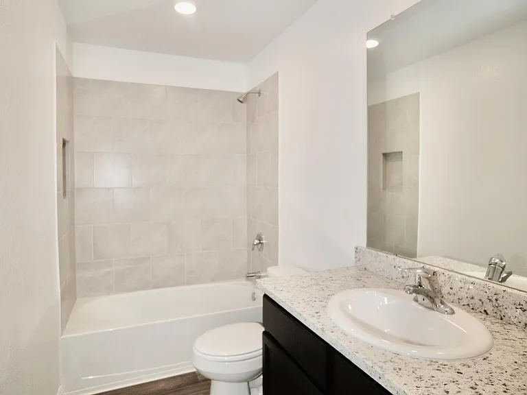 136 Maywood Ln — Photo 16