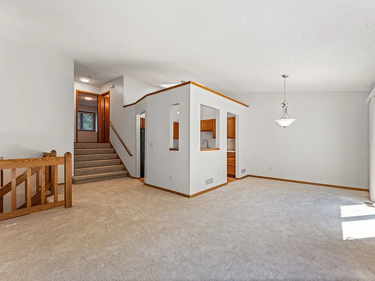 15465 Sussex Dr — Photo 6