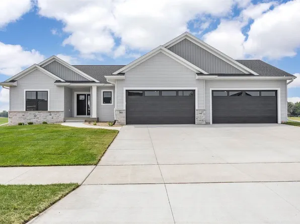 3011 Prairielight Ct, Hiawatha, IA 52233