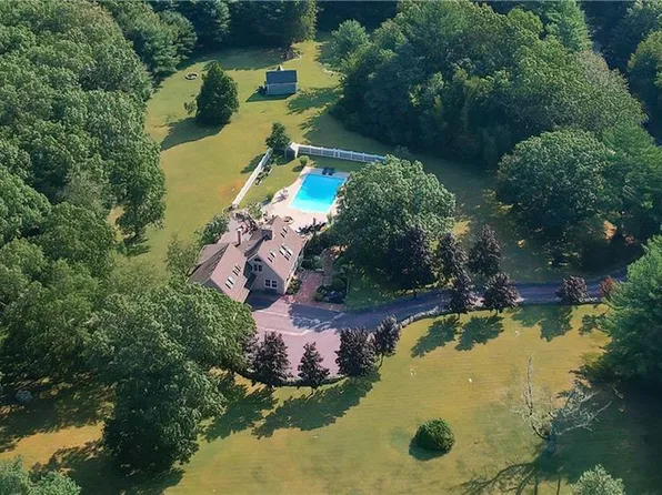10 Wood River Ln, West Greenwich, RI 02817